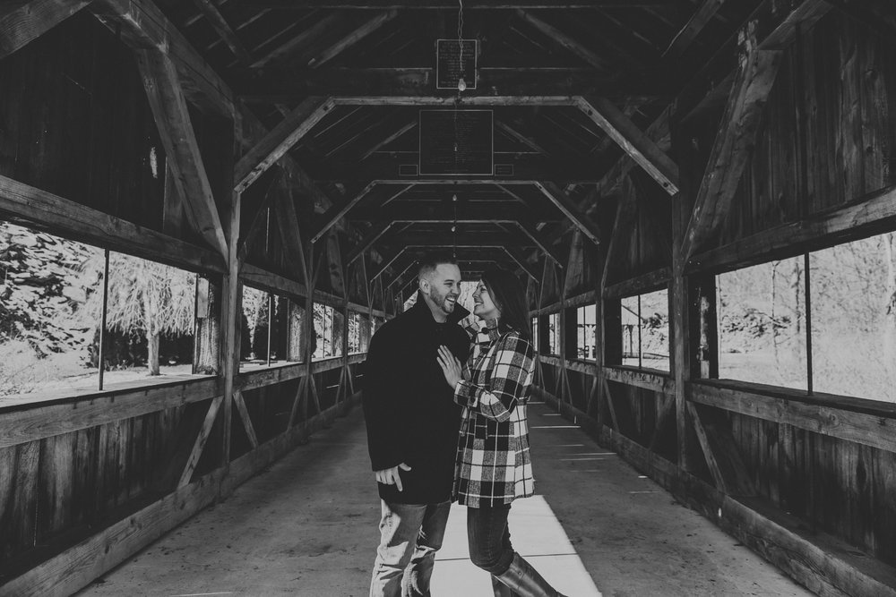 slatington-pennsylvania-covered-bridge-couples-photography-session