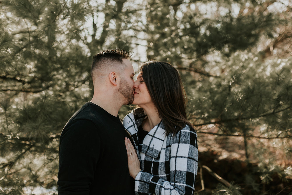 slatington-pennsylvania-engagement-portrait-kiss