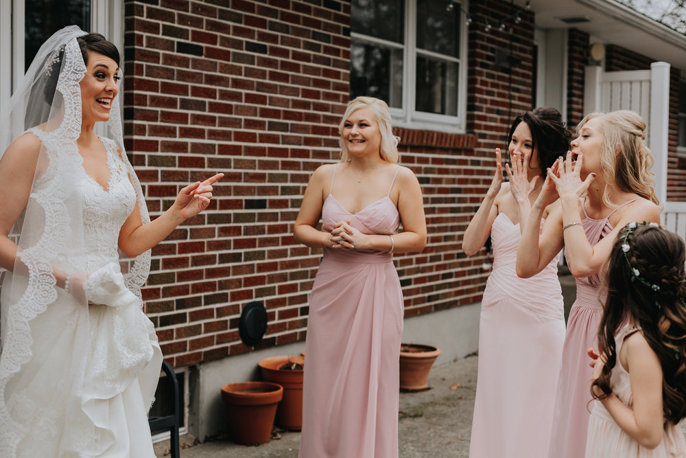 bride-getting-ready-in-pennsylvania-wedding-day