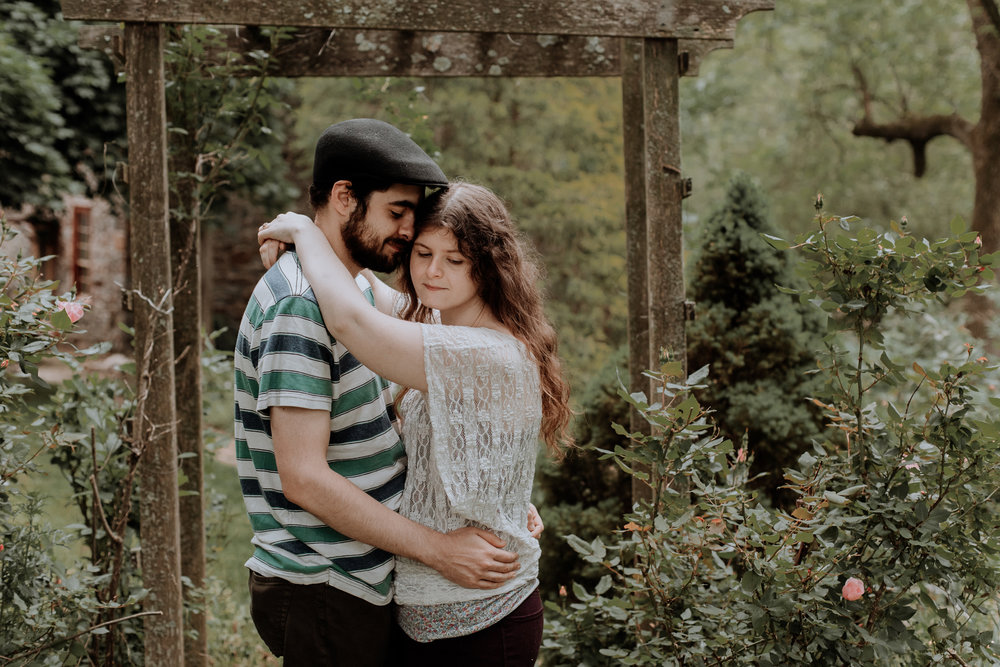 natural-engagement-session-photographers-in-pennsylvania