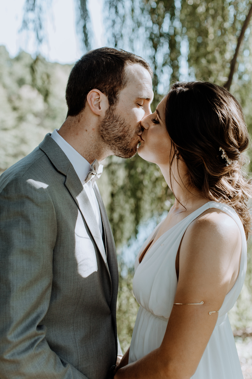 bride-and-groom-portrait-rustic-pennsylvania-wedding-photography-kiss