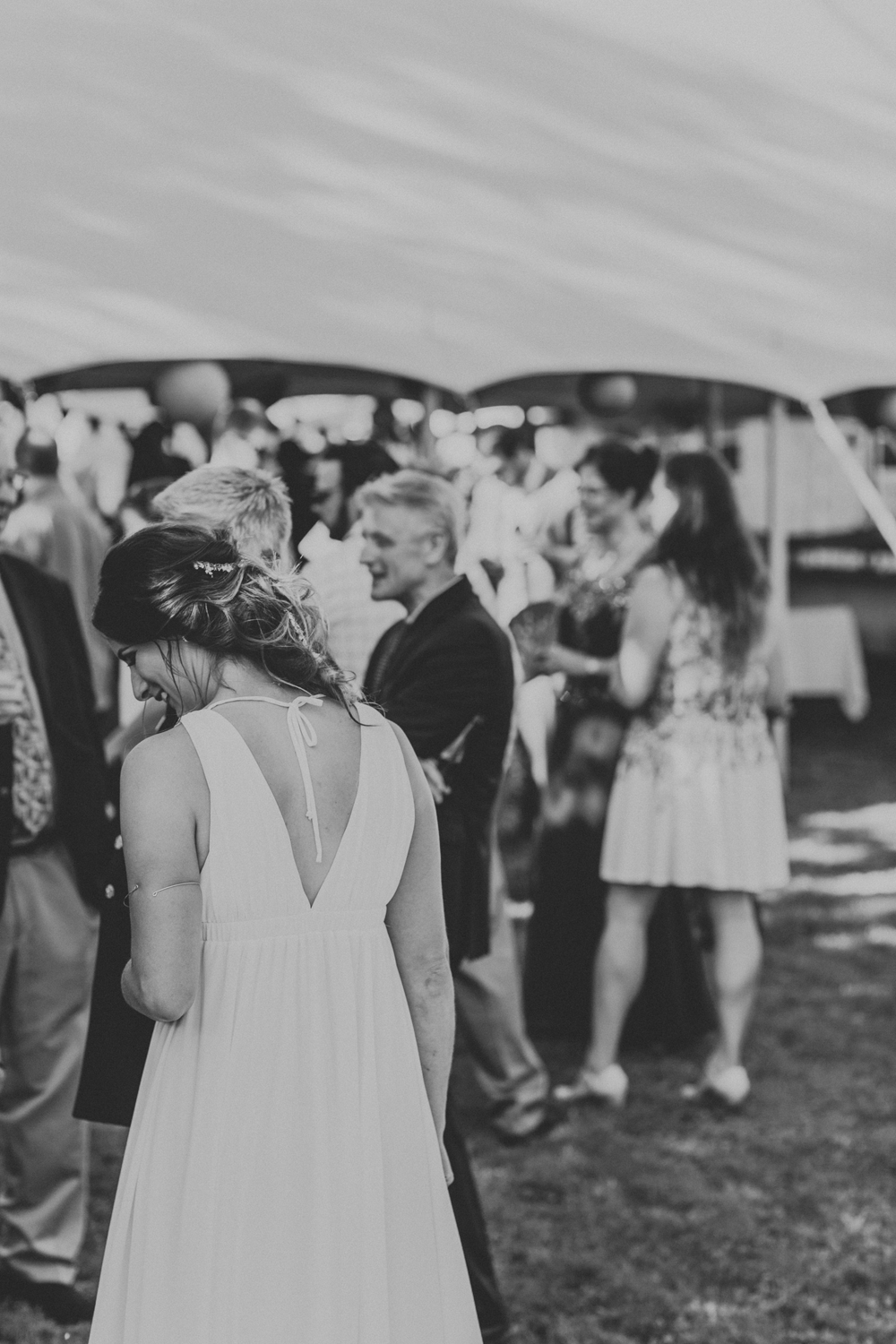 candid-lehigh-valley-wedding-cocktail-hour-photography