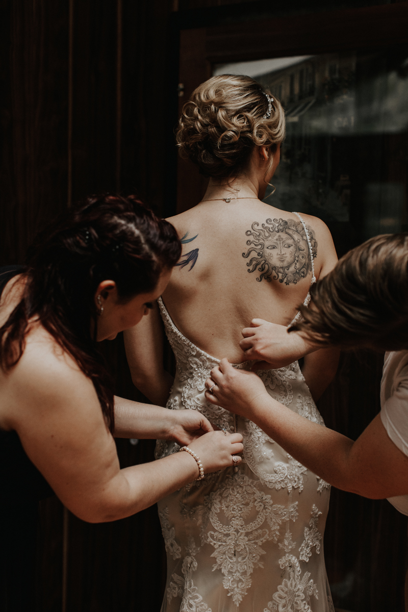 getting-in-wedding-dress-lehigh-valley-photographers-2