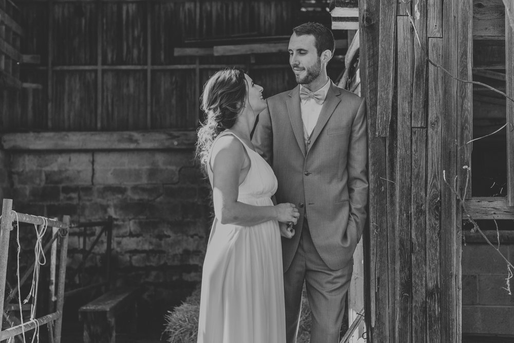 lehigh-valley-barn-wedding-photography-couple