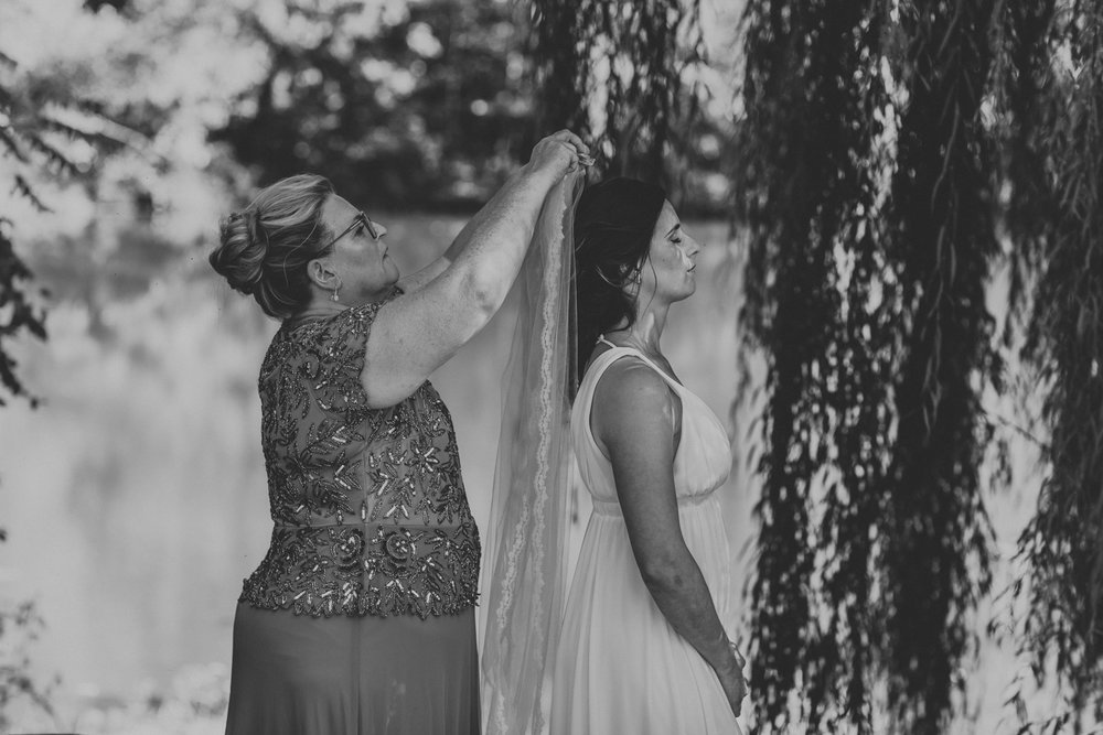 pine-grove-pennsylvania-wedding-day-photography-mom-and-daughter