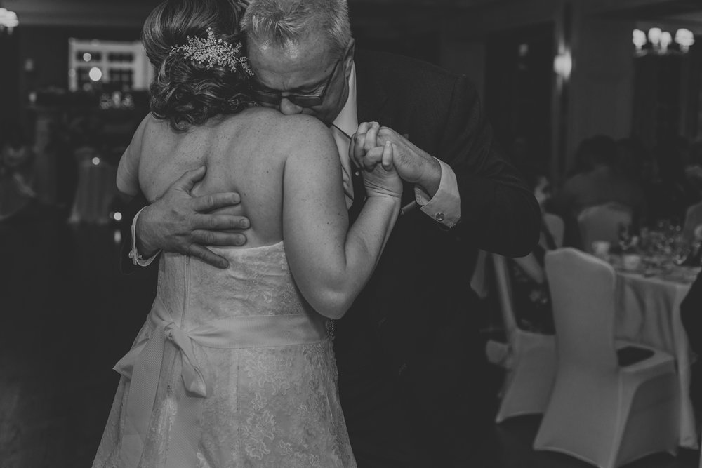 lehigh-valley-wedding-photography-manufacturers-golf-and-country-club-wedding-first-dance-6