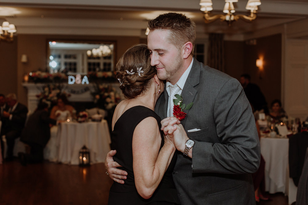 lehigh-valley-wedding-photography-manufacturers-golf-and-country-club-wedding-first-dance-7
