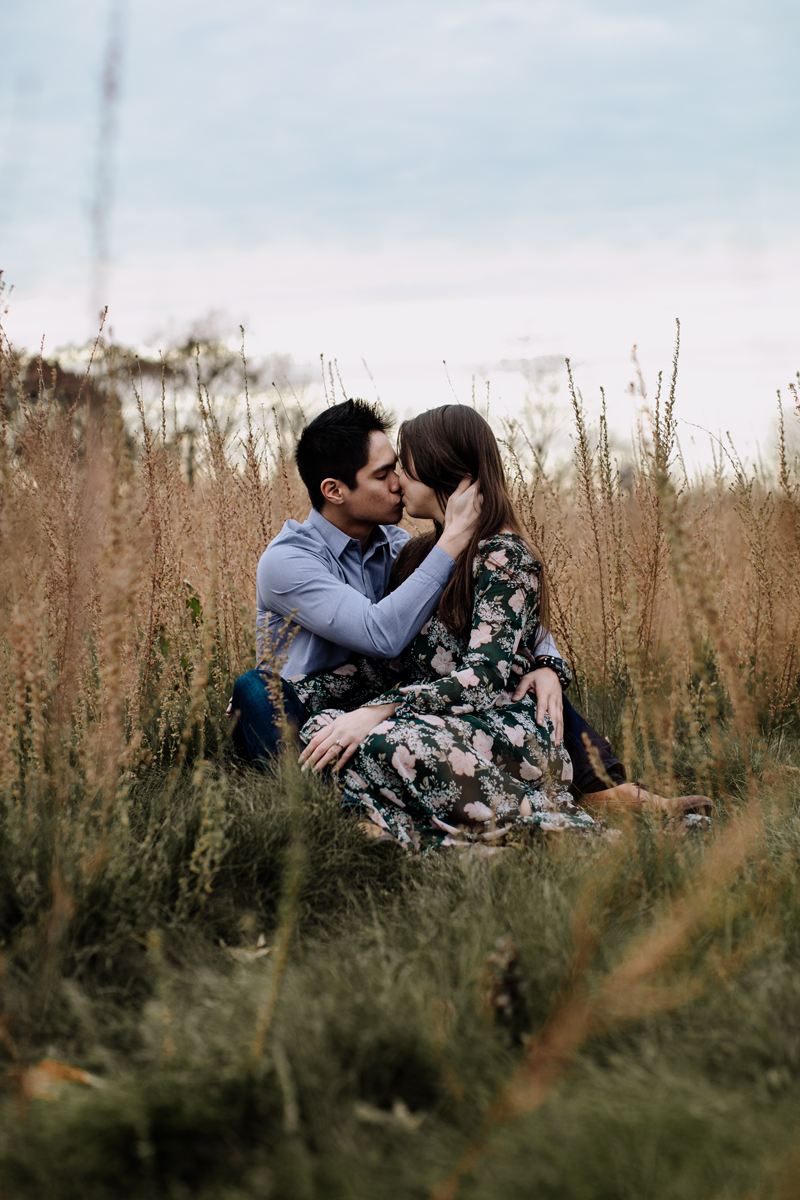 lehigh-valley-photography-merrill-creek-reservoir-engagement-session-meadow