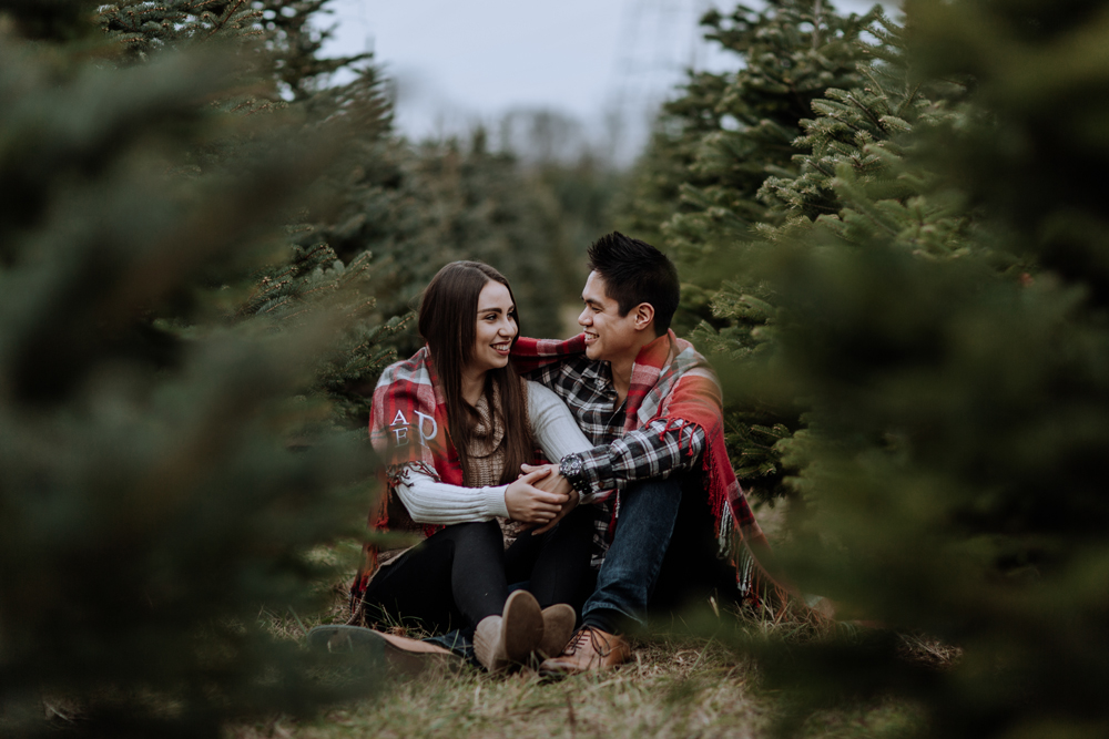 perfect-christmas-tree-farm-nj-engagement-photographer-2