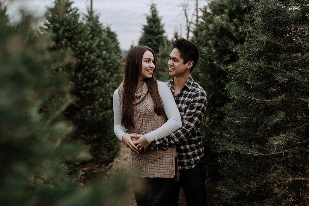 perfect-christmas-tree-farm-nj-engagement-photographer
