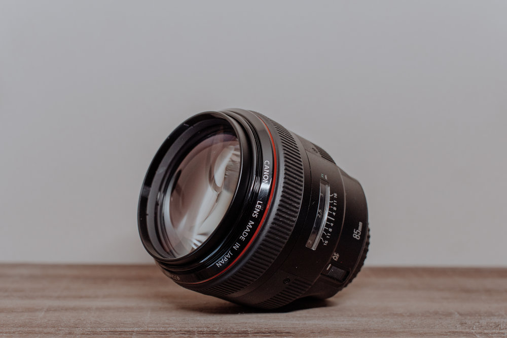 canon-85mm-f-1.2-lens-glass-review
