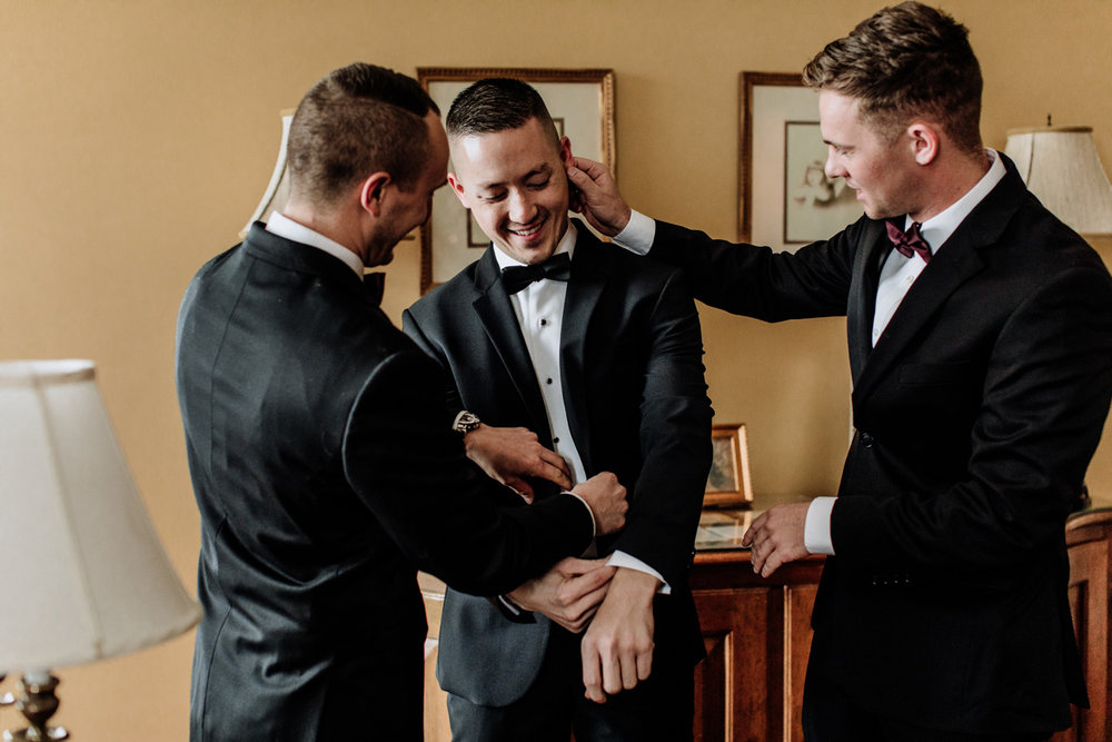 lehigh-valley-wedding-photographer-cairnwood-estate-getting-ready-groom-2