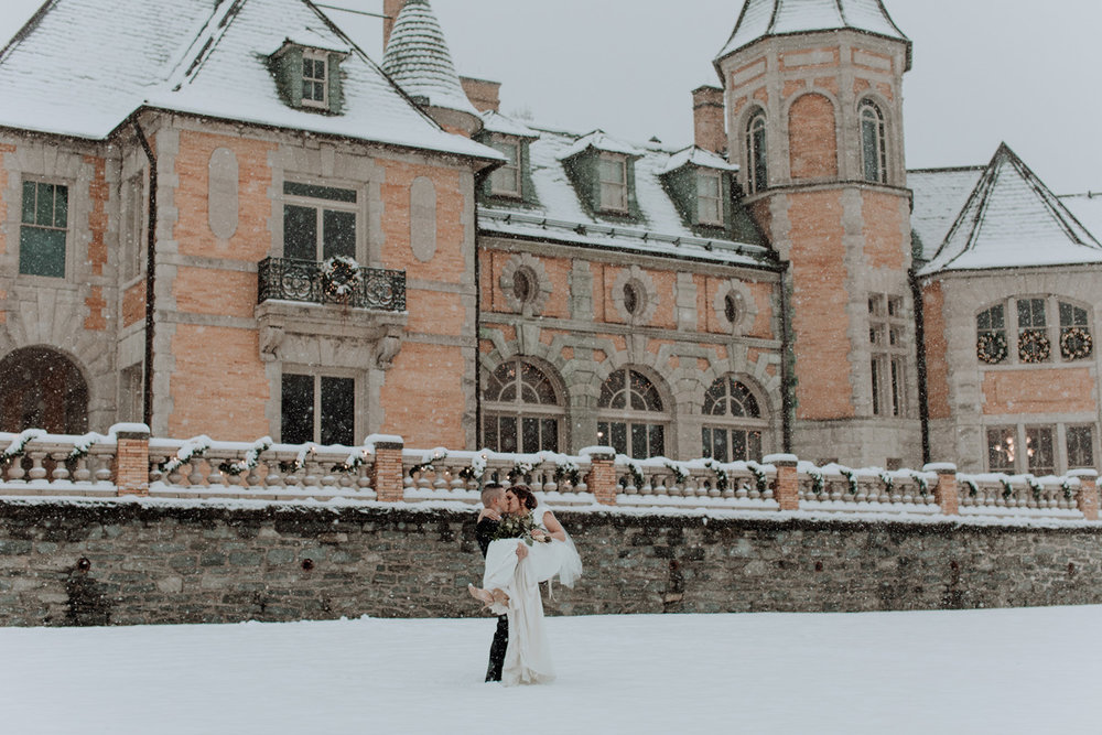 local-lehigh-valley-wedding-photographer-cairnwood-estate-wedding-portraits-fresh-snow