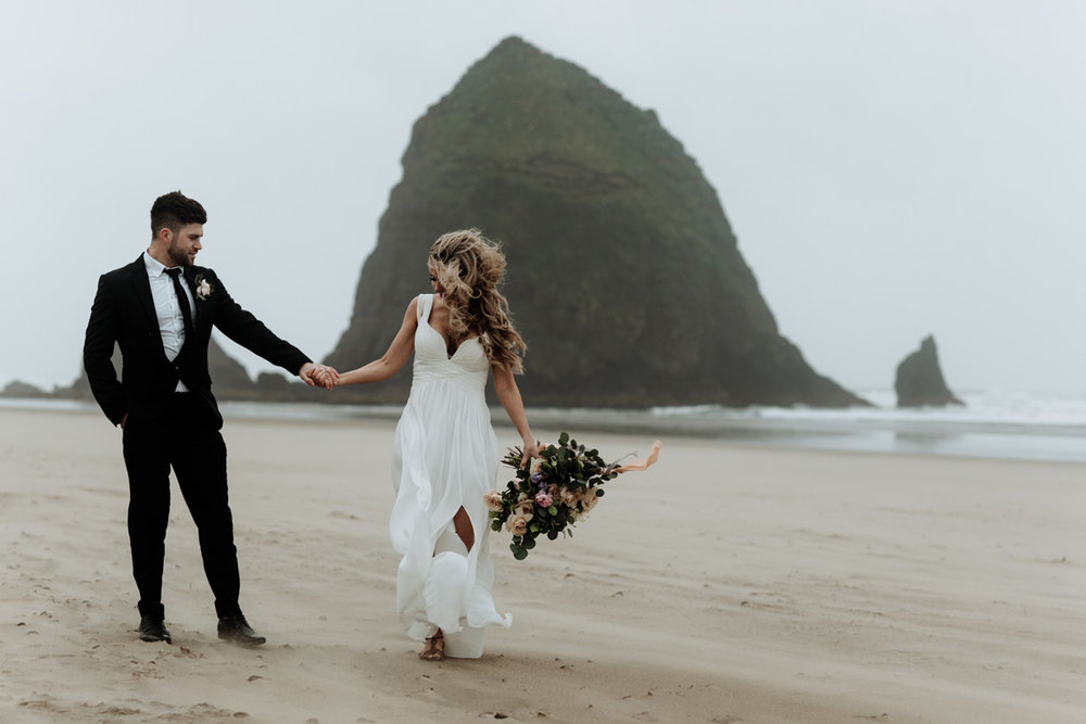 cannon-beach-haystack-rock-styled-wedding-photography