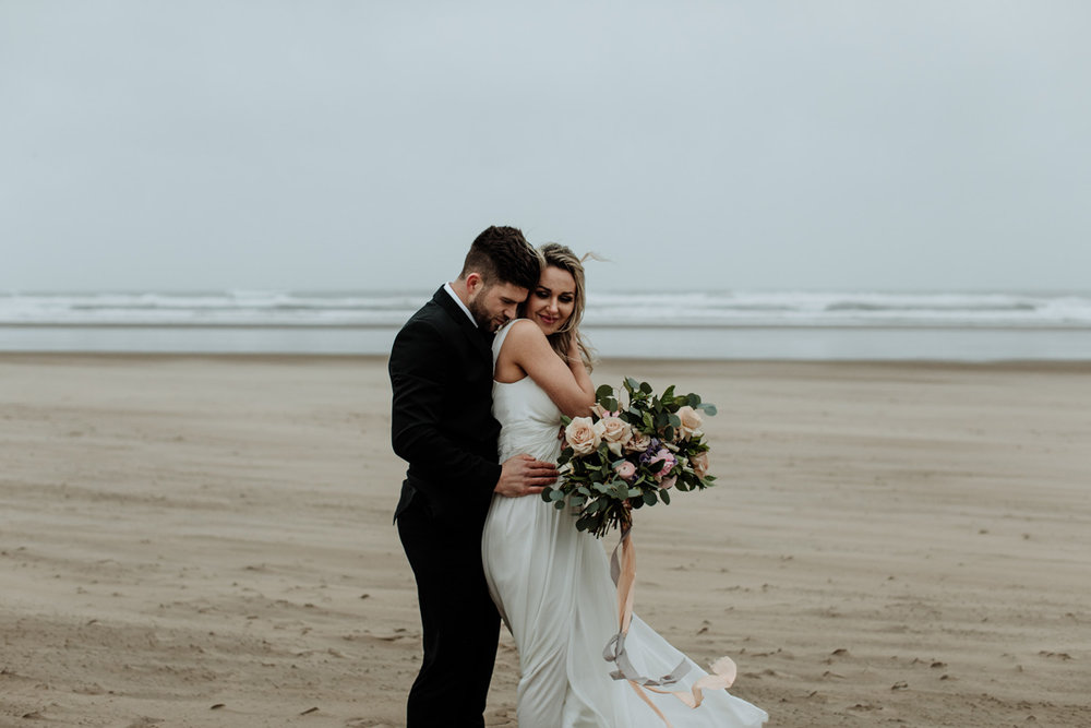 cannon-beach-wedding-photography-hand-and-arrow