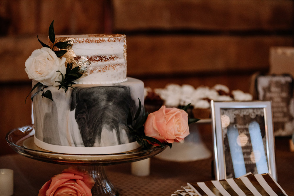 gilbertsville-farmhouse-sage-luxe-bridal-show-2018-fashion-show-wedding-cake