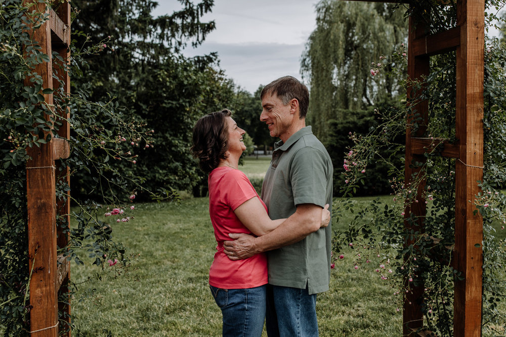 allentown-rose-gardens-couples-session-2