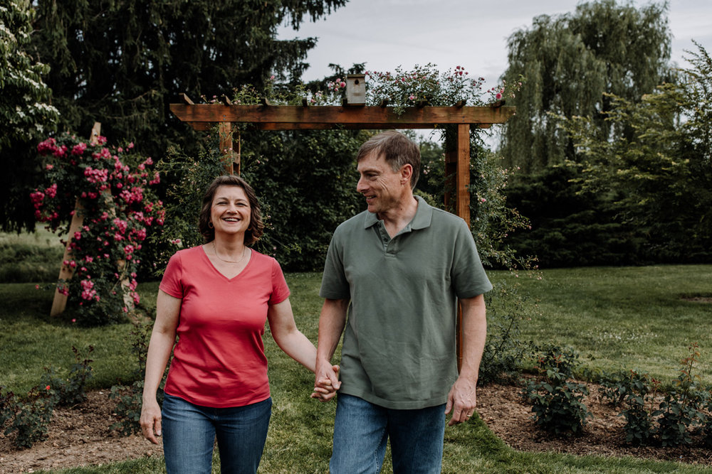 allentown-rose-gardens-couples-session-3