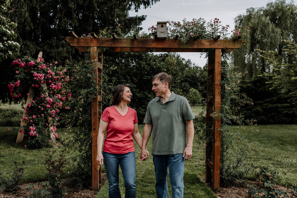 allentown-rose-gardens-couples-session