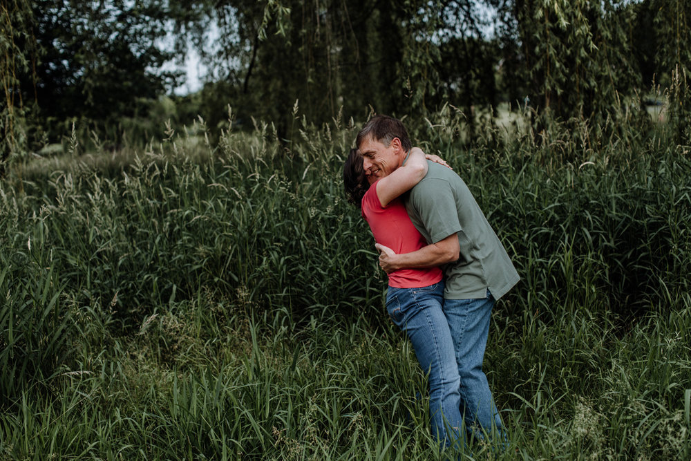 lehigh-valley-photography-allentown-rose-gardens-couple-8