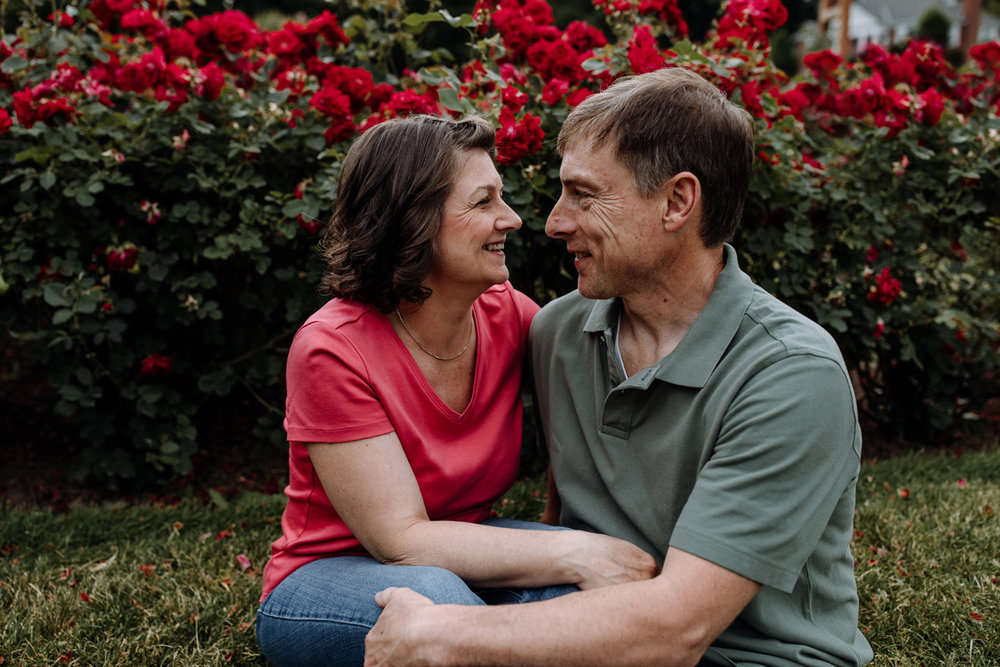 lv-photography-allentown-rose-gardens-couple-4