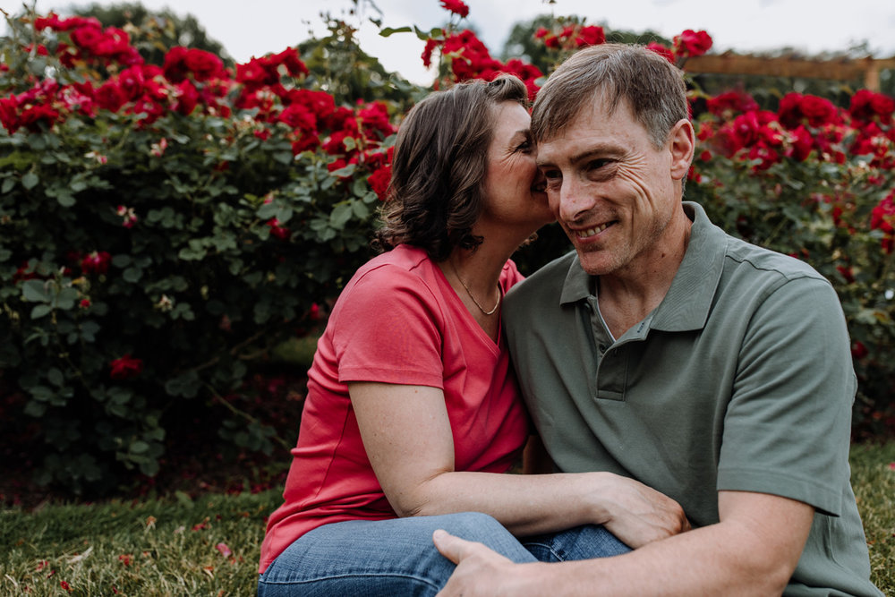 lv-photography-allentown-rose-gardens-couple-5