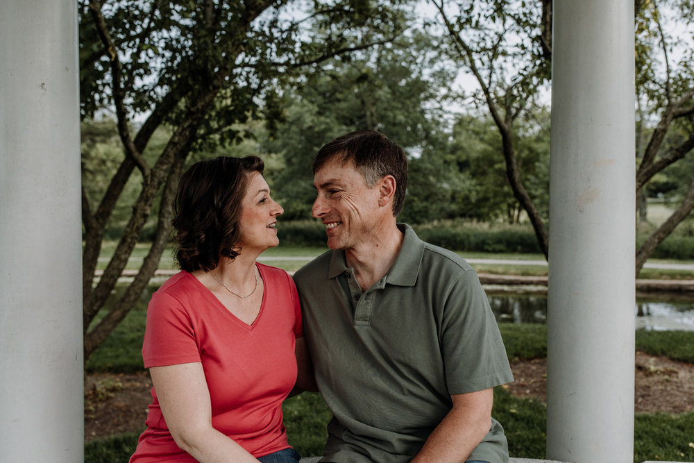 lv-photography-allentown-rose-gardens-couple