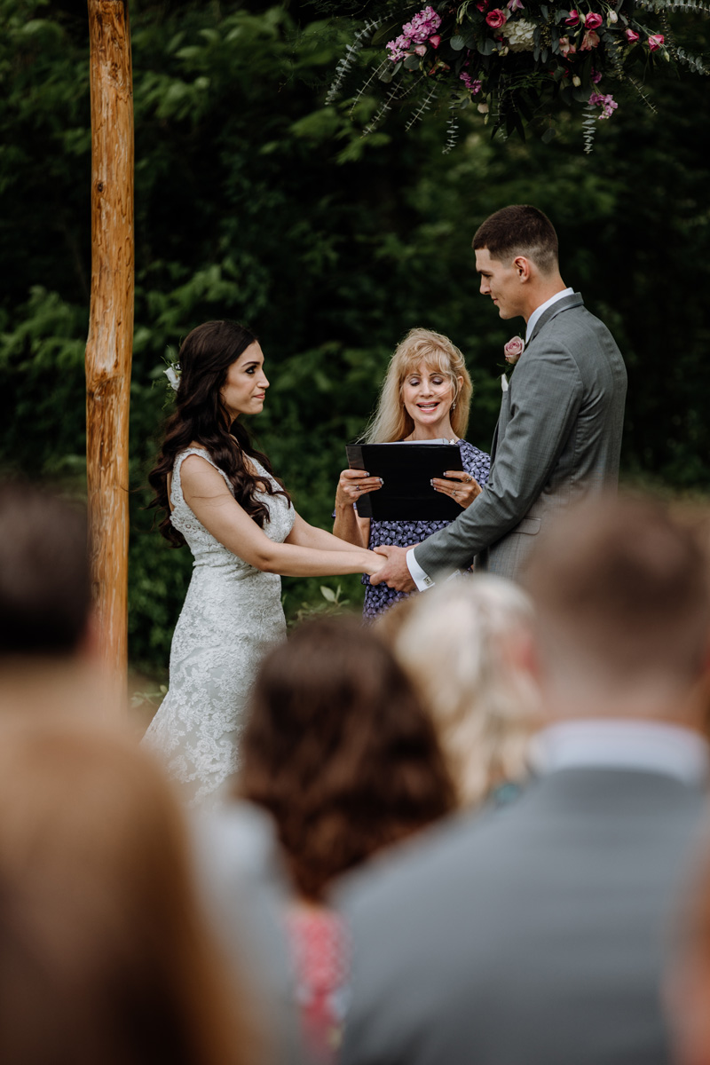 barn-swallow-farm-lehigh-valley-wedding-photography-ceremony-2