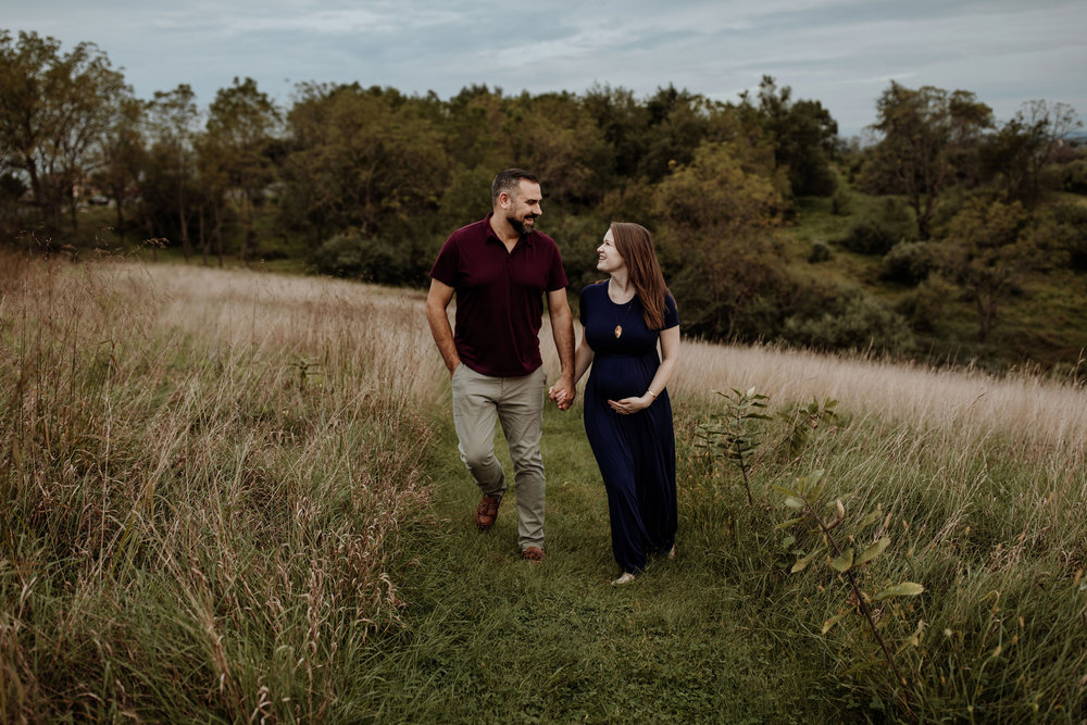 lehigh-valley-maternity-session-in-scenic-field