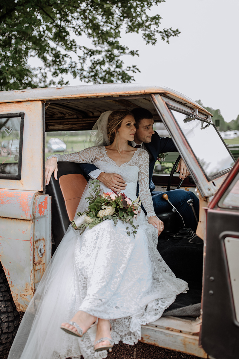 philly-wedding-boho-couple-early-ford-bronco-2