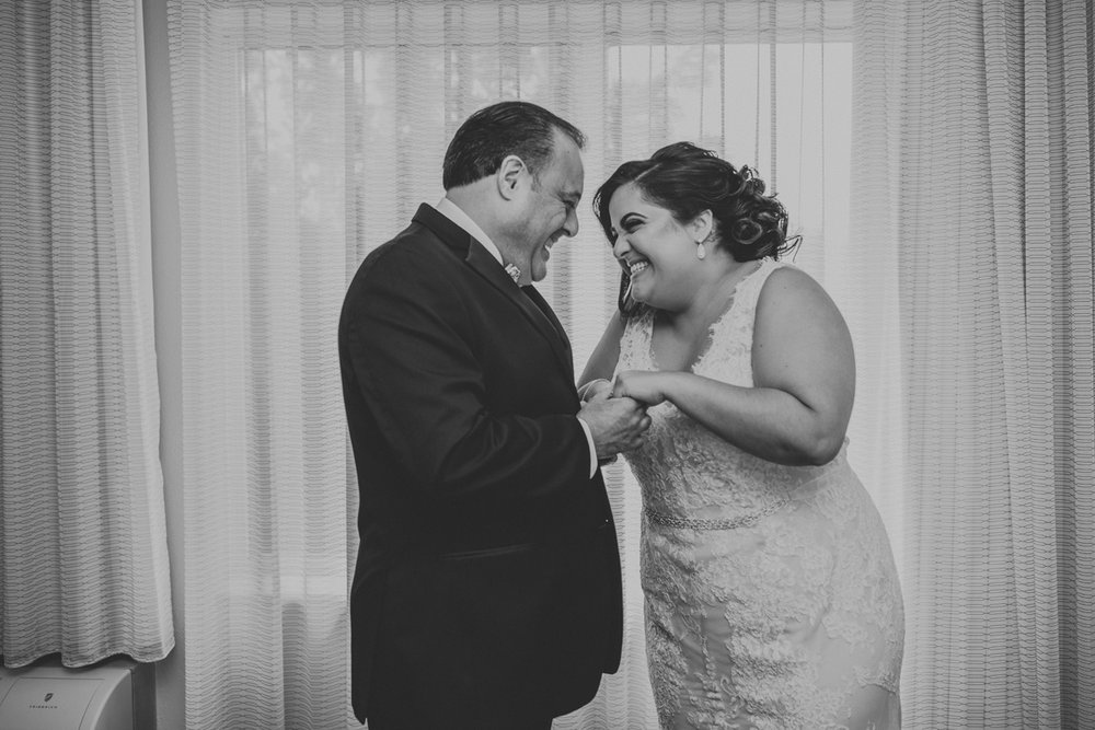 new-jersey-comfort-suites-wedding-photography-dad-first-look-2