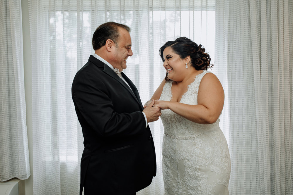 new-jersey-comfort-suites-wedding-photography-dad-first-look-3