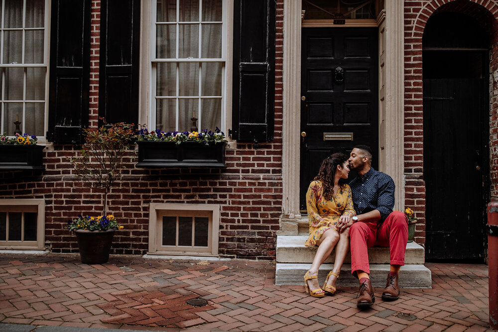 elfreths-alley-old-town-philly-engagement-shoot-2