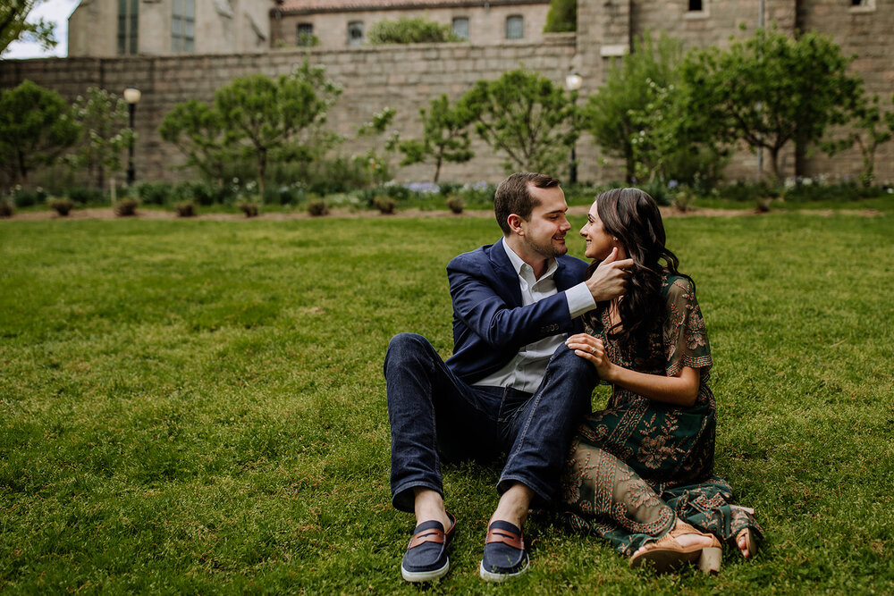 fort-tryon-park-engagement-photography