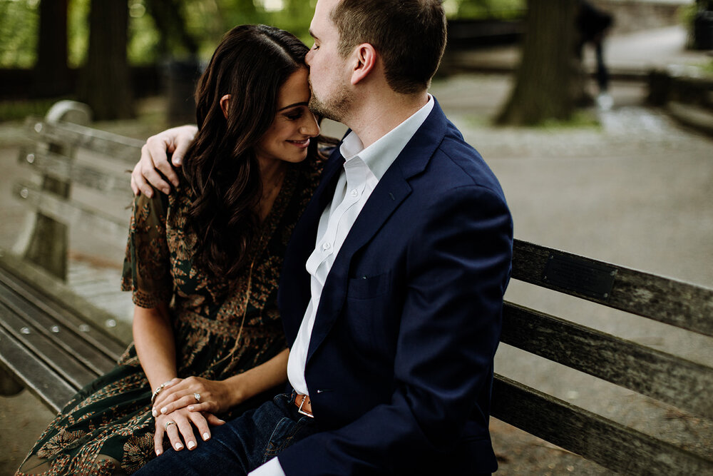 fort-tryon-park-engagement-photos-11