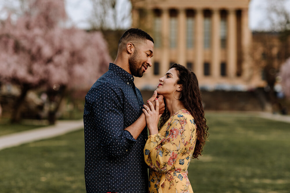 philly-museum-of-art-engagement-photos