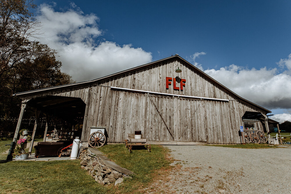 fiddle-lake-farm-wedding-venue-pennsylvania-outside