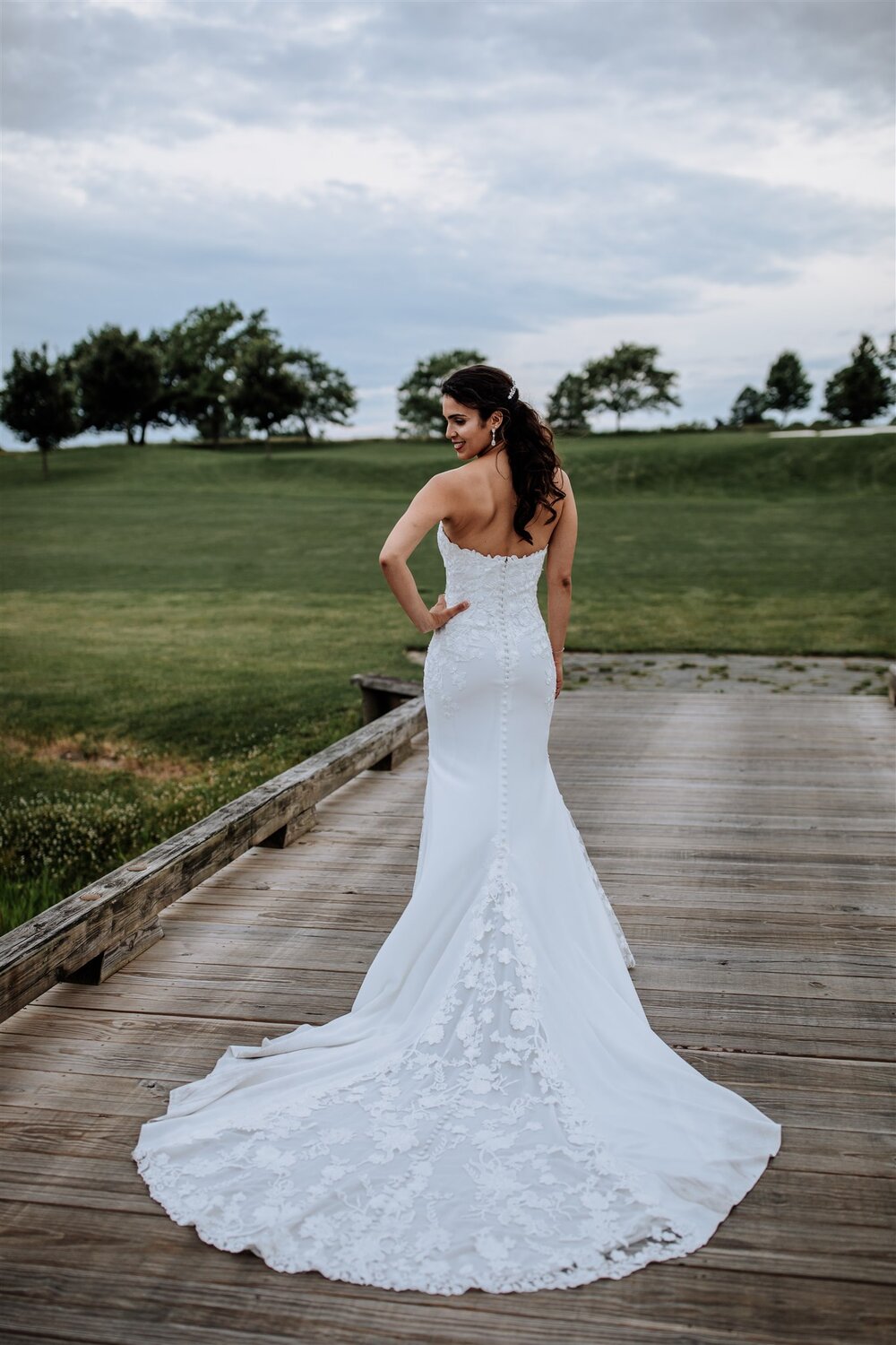 wedding-photography-at-riverview-country-club-bride-2