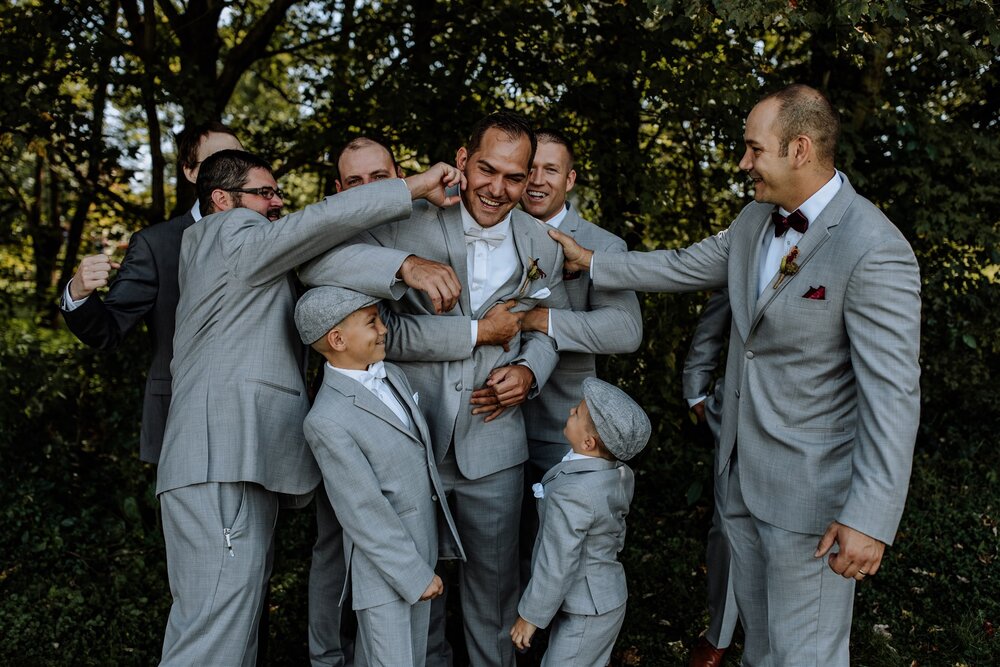 rodale-institute-kutztown-pa-wedding-photos-bridal-party-9