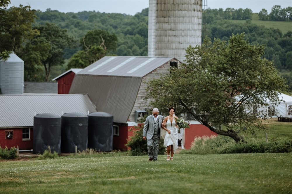gilbertsville-farmhouse-ceremony-wedding-photography-3