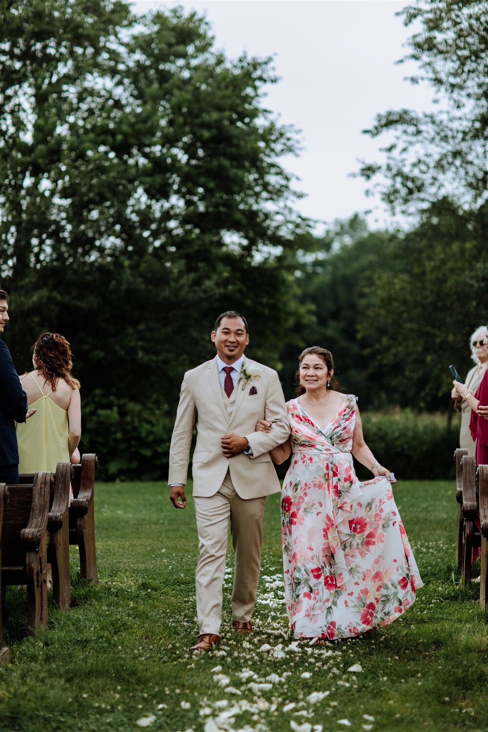 gilbertsville-farmhouse-ceremony-wedding-photos-33