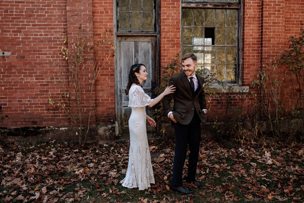 the-pump-house-b-and-b-wedding-photography-first-look-3