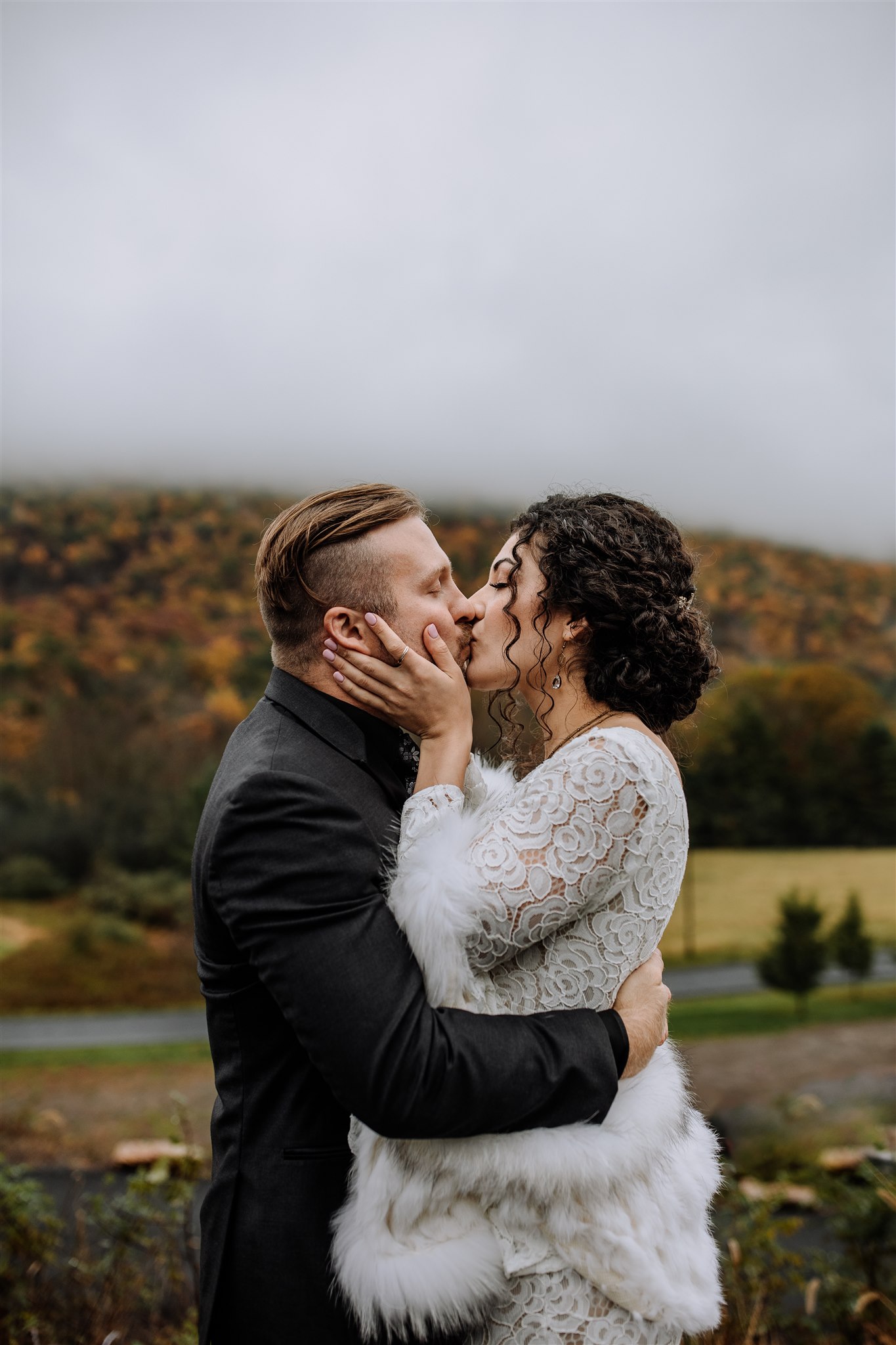 Ray Vernon Estate wedding portrait of couple kissing